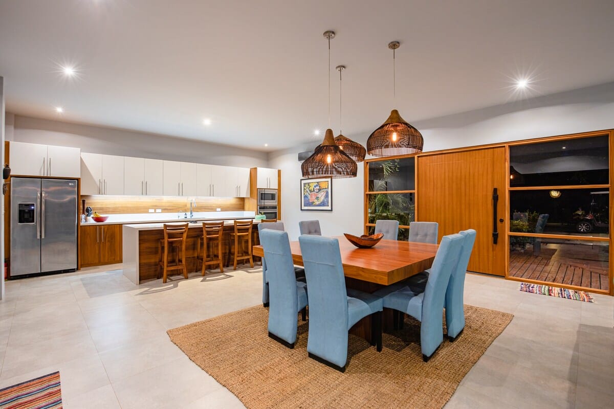 Open plan kitchen/dining area