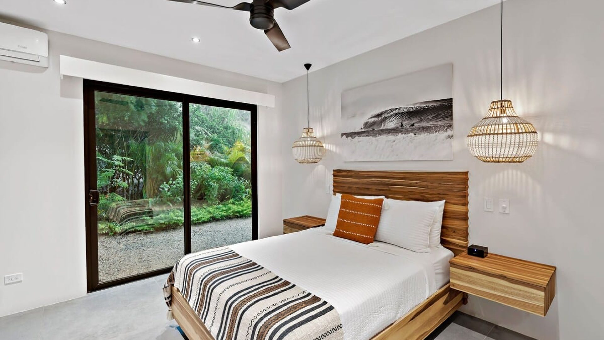 The fouth bedroom view to the garden