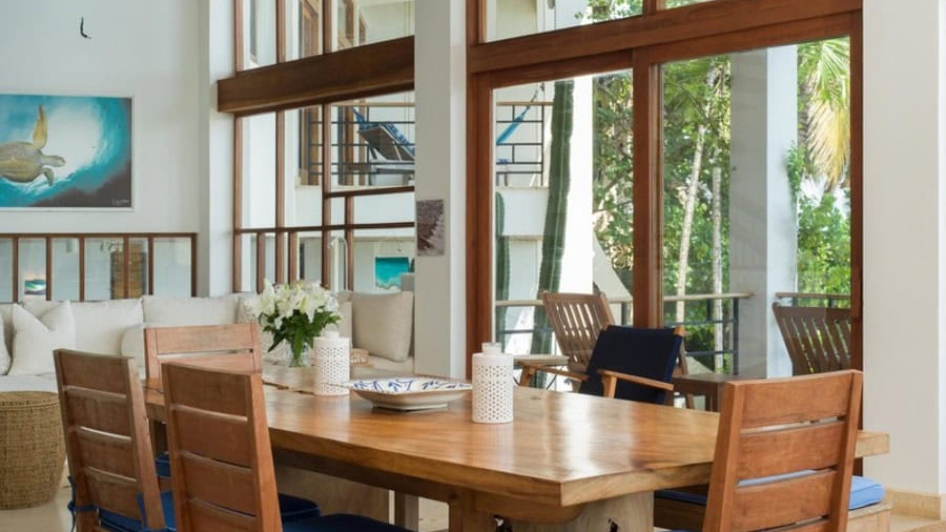 DINING TABLE.019