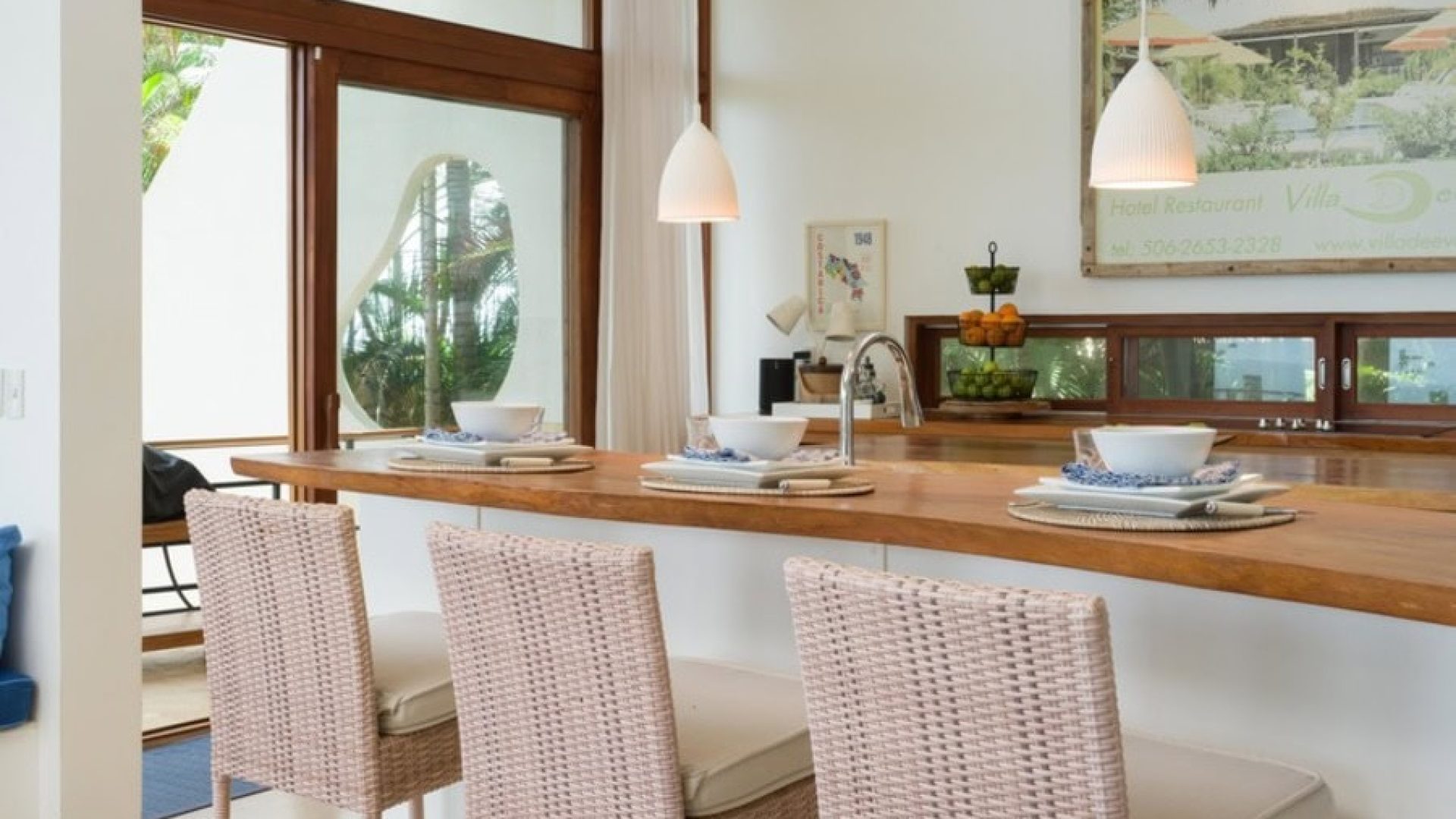 KITCHEN COUNTER