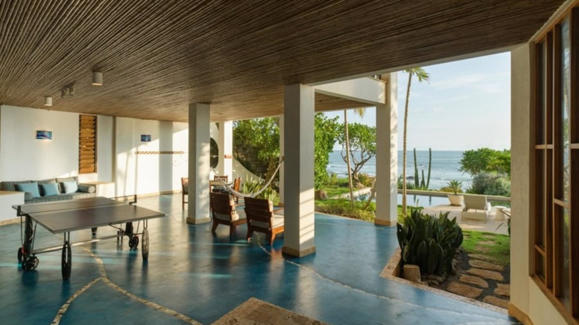 LANAI - WESTERN VIEW