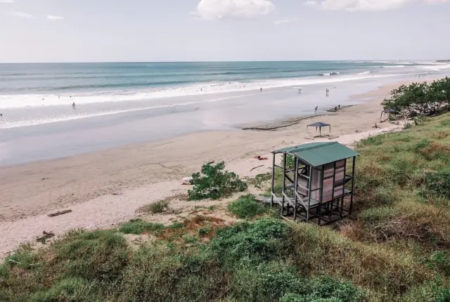 Dream vacation, dream waves ༄.°
Playa Avellanas is known for its beautifully consistent waves, a relaxing stretch of white sand, and impressive mangroves—all just minutes from the door of your vacation rental.
Relax on the beach, soak up the sun, and enjoy the ocean breeze (if this doesn’t sound like a dream, we don’t know what does).