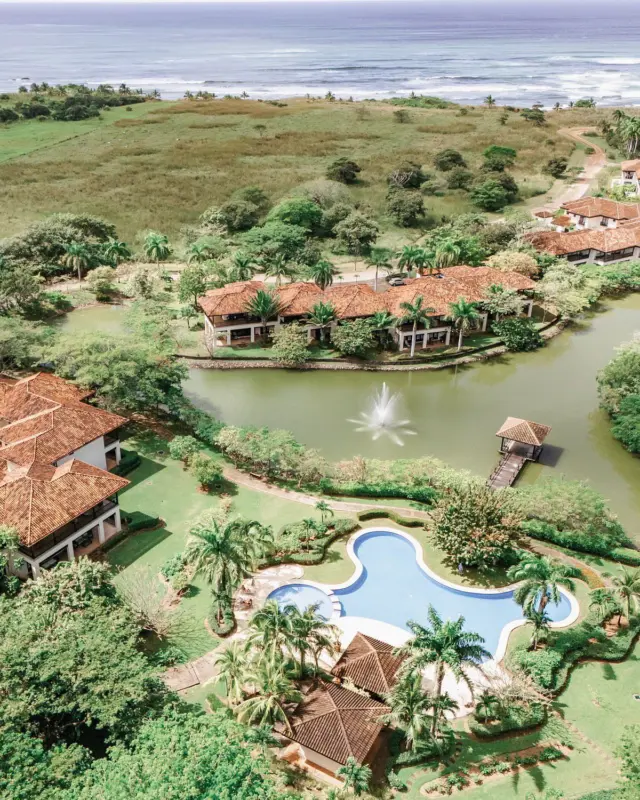 Adventure Awaits in the Heart of Nature!
If your soul craves the wild, Hacienda Pinilla delivers—hike it, ride it, watch it swing from the trees. This place was made for adventurers with a love for the untamed.
Adventure isn’t a vibe—it’s a lifestyle here:
▸ Scenic trails for hiking & horseback riding
▸ Golf with breathtaking ocean views
▸ Wildlife watching – monkeys, birds & more! 