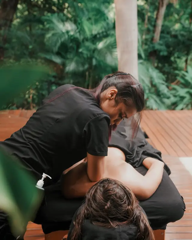 Vida Pinilla five-star concierge service ✨
When you come and stay in one of our beautiful vacation properties, it’s time to relax, explore, and hang out with loved ones.
We’ll take care of everything else, from transport, cooking, cleaning, and making reservations. 